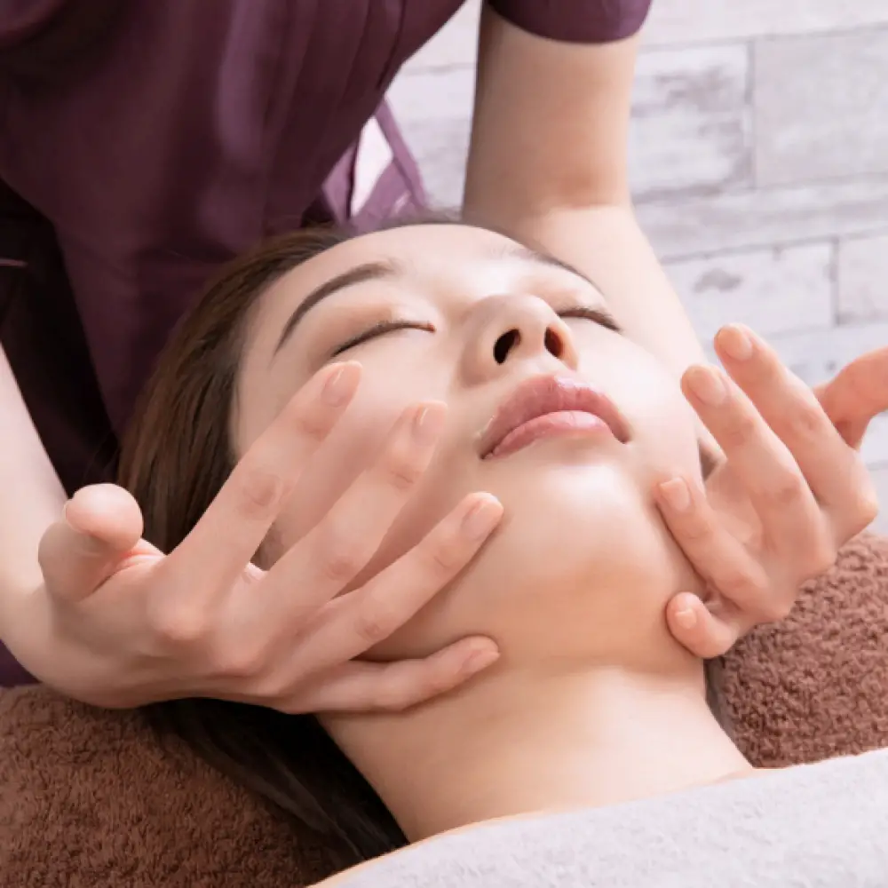 MRT Koreai arckontúr emelő masszázs