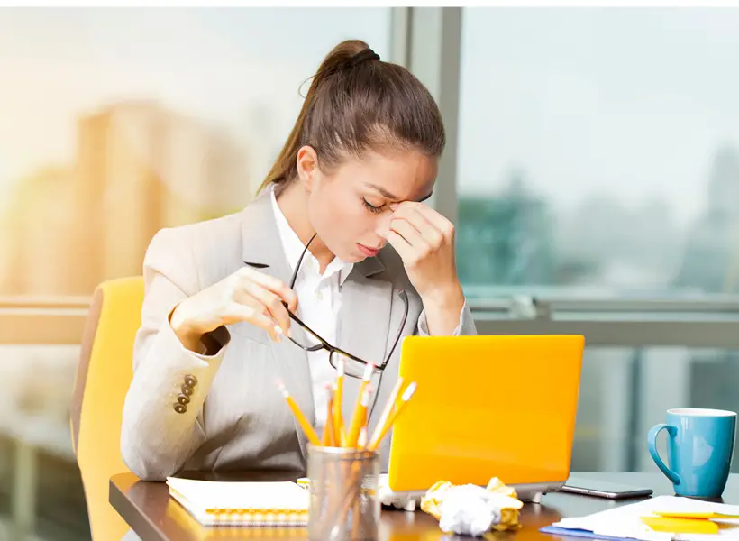 Amikor a test és a bőr is fáradt.  A stressz és kialvatlanság látható nyomai
